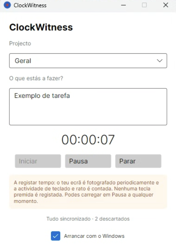 Janela do ClockWitness a gravar: temporizador em contagem, botões Pausa e Parar activos, aviso sobre capturas de ecrã e actividade de teclado e rato